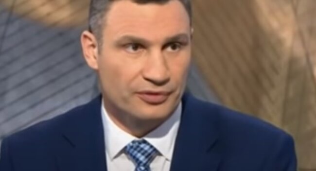 Младший сын Кличко обошел отца, в сети смеются