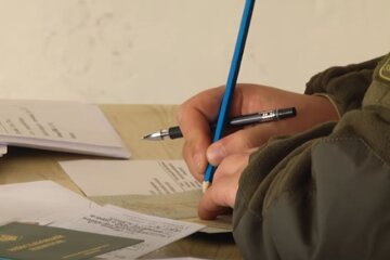 Українців попередили про важливі зміни щодо бронювання. Фото: скрін YouTube