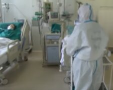 В Украине за сутки заболело более 800 человек. Фото: youtube
