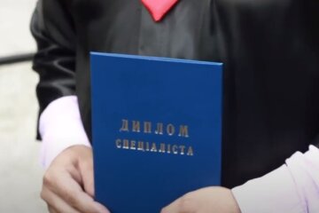 Випскник уныверситету. Фото: скрыншот Youtube