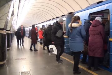 Киевляне смогут пользоваться интернетом в метро. Фото: скрин youtube