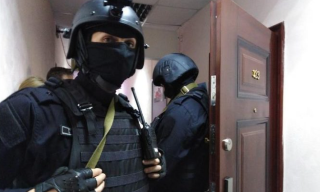 Правоохоронцям дозволили заходити без ордера у будь-яке житло