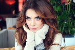 Анна Седокова похвасталась фигурой в бассейне