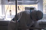 Медпрацівник. Фото: скріншот YouTube-відео