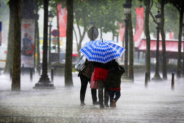 Готовьтесь к неприятному сюрпризу: синоптики рассказали о погоде в последний выходной мая