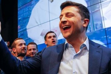 Михаил Подоляк предупредил Зеленского: Если обманете людей — вас снесут с не меньшей ненавистью