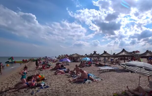 В водах Азовского моря нельзя купаться. Фото: youtube