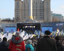 На Майдане звучат призывы не договариваться с Путиным. Фото: Укринформ