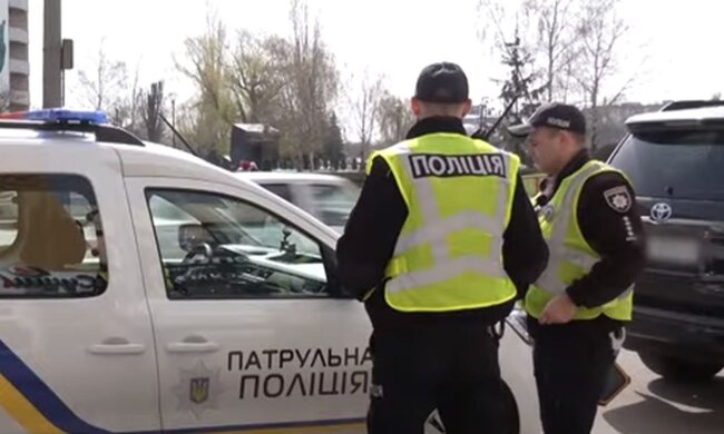 Патрульна поліція на дорозі. Фото: скріншот YouTube-відео