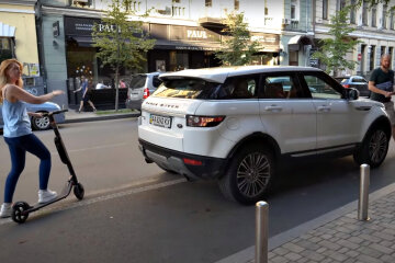 Проїжджа частина. Фото: скріншот YouTube-відео.