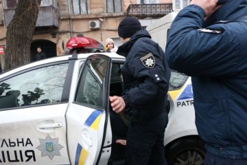 В Одессе машина скорой помощи влетела в дерево