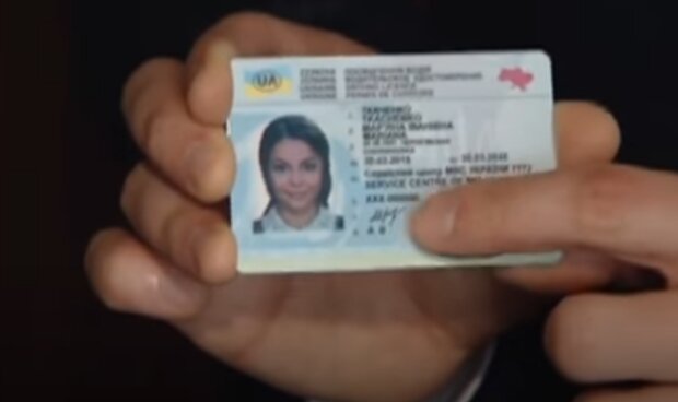 Водительское удостоверение. Фото: скриншот YouTube