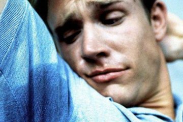 Что делать, если от жары пот льется рекой: медики объяснили важные моменты