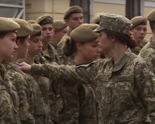 Девушки на службе ВСУ. Фото: скриншот YouTube-видео