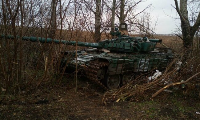 Жили в норах как собаки, но с удобствами: появилось видео катакомб вырытых оккупантами под Макаровом