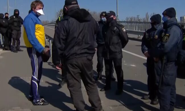 Украинцам выписали 296 штрафов. Фото: youtube