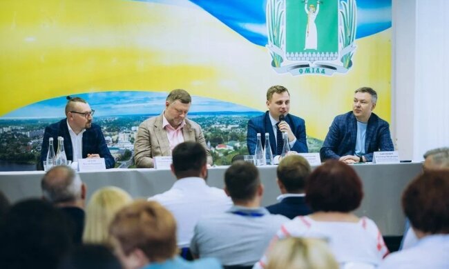 Зустріч представників МОЗ із медиками на Черкащині щодо зарплат