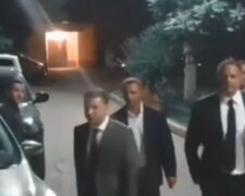 Владимир Зеленский приехал в родителям. Фото: скриншот Youtube