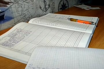 Журнал с отметками. Фото: скриншот YouTube-видео.