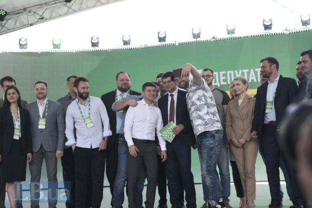 У Зеленского назвали людей, которые пойдут на выборы по мажоритарке: главные неожиданности