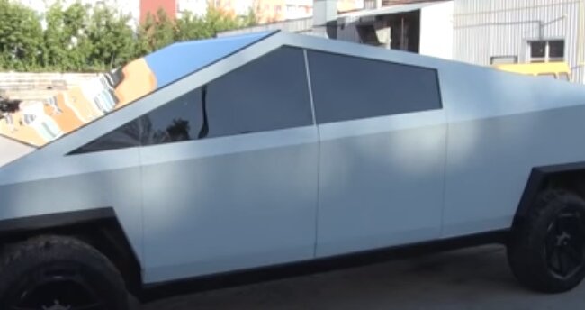 Украинец решил уделать Илона Маска: создал копию Tesla своими руками