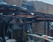 Зруйнований хаб Нової пошти в Сумах після атаки дронів 17 червня 2026