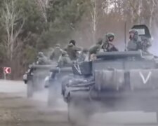 Танки рф з солдатами. Фото: скріншот YouTube-відео