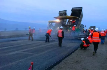 Строительство трассы. Фото: скриншот YouTube