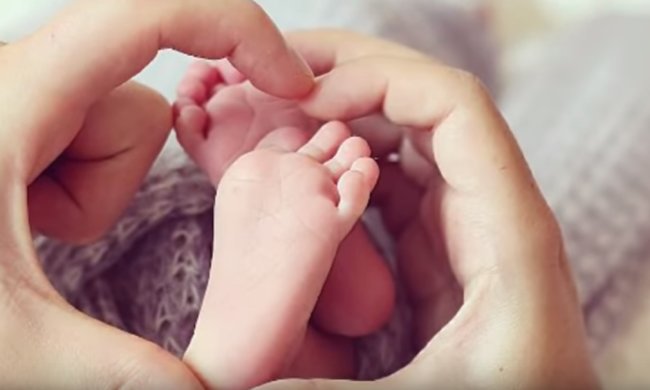 Выплаты на детей будут платить по-новому, фото: скриншот с YouTube