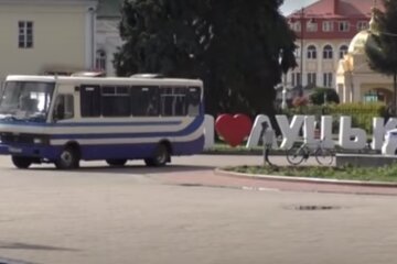 Автобус с заложниками в Луцке. Фото: скриншот YouTube.