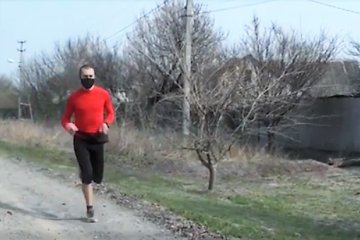 Карантинный бег. Фото: скриншот YouTube