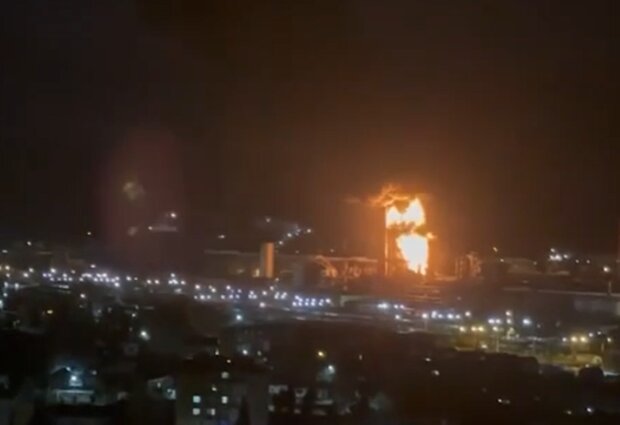 Пожар на нефтебазе в Туапсе. Фото: скрин видео ТСН