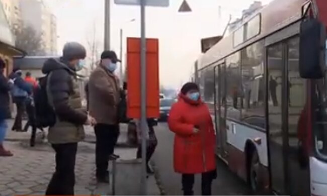 Остановка общественного транспорта. Фото: скриншот YouTube-видео