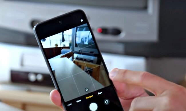 Смартфон. Фото: скриншот Youtube-видео