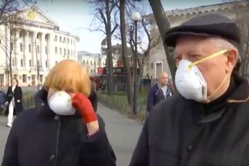 Медицинские маски лучше не носить на улице в мороз. Фото: скриншот YouTube