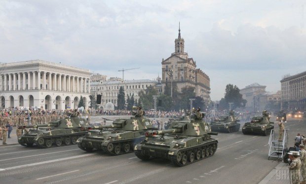 Украинцы угрожают Зеленскому из-за отмены парада в День Независимости: в шляпу нагадим тебе!