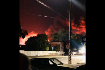 После прилета дронов на Ростовщине масштабный пожар - кадры