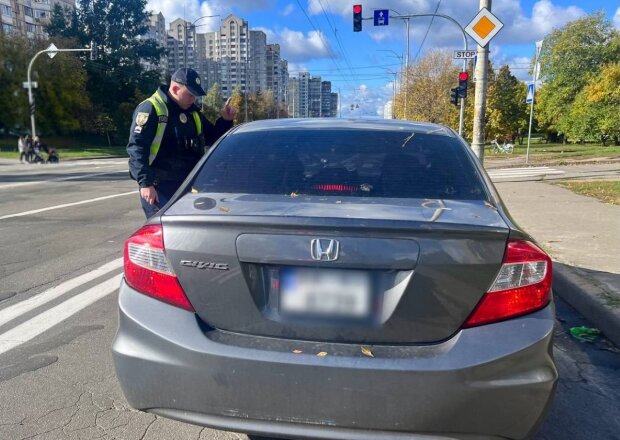 В Киеве светофоры меняют на "грецкие кресты" - нужно ехать на красный