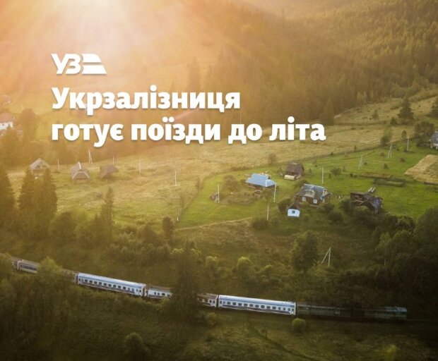 працівник Укрзалізниці перевіряє систему кондиціонування у вагоні
