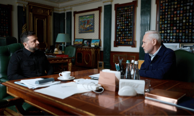 Мер Харкова Ігор Терехов і президент Володимир Зеленський під час зустрічі, присвяченої стратегічним завданням розвитку України