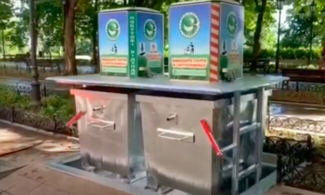 Новые технологии: в Одессе установили современные подземные мусорки, видео