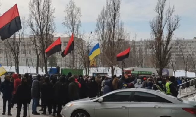 Протест перед офисом противодействия коррупции. Фото: скриншот Facebook-видео