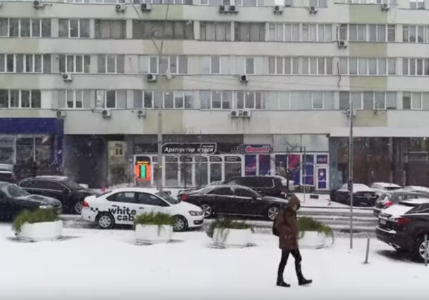 В столице Украины пошел первый снег. Фото: скриншот YouTube-видео