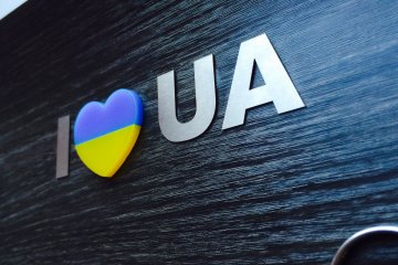 Это пощечина всем нам! Сын депутата БПП помочился на символ Украины