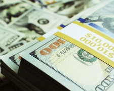Доллар вновь продолжает расти: курс валют на 1 сентября
