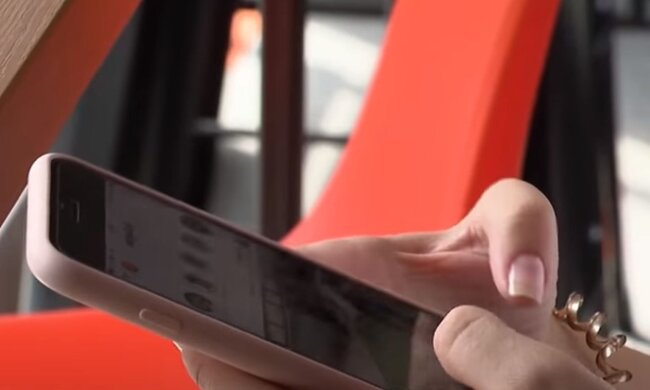 Смартфон. Фото: скриншот YouTube-видео