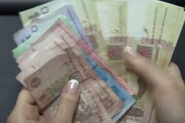 Гривні. Фото: скріншот YouTube-відео