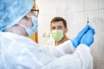 Украинцев призывают массово вакцинироваться: во сколько это обойдется жителям Киева