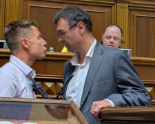 В Раде драка, нардепы штурмуют трибуну - видео