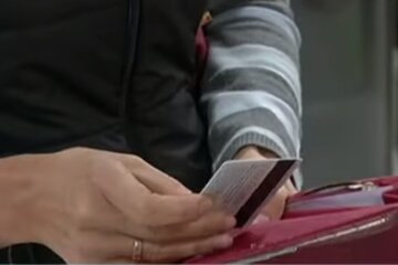 Банковская карта. Фото: скриншот YouTube-видео